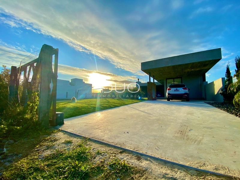 CASA NO BAIRRO ARPOADOR EM XANGRI-LÁ: 4ª foto da galeria de imagens do imóvel