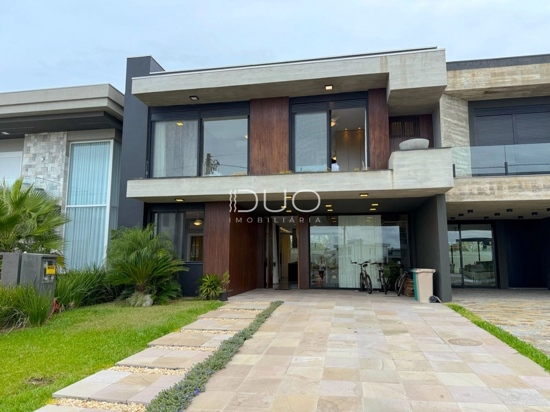 SOBRADO NO CONDOMÍNIO SUNSET EM XANGRI-LÁ