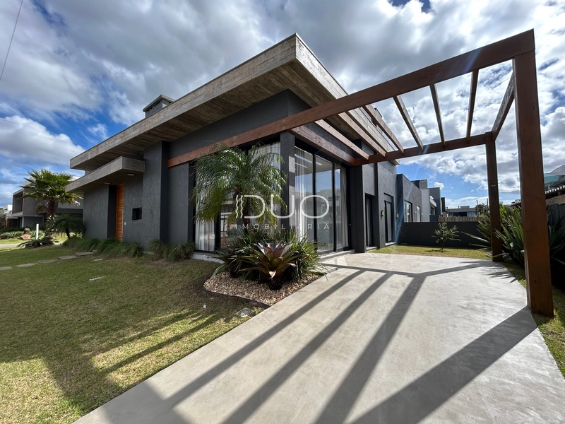 CASA NO CONDOMÍNIO BLUE EM XANGRI-LÁ