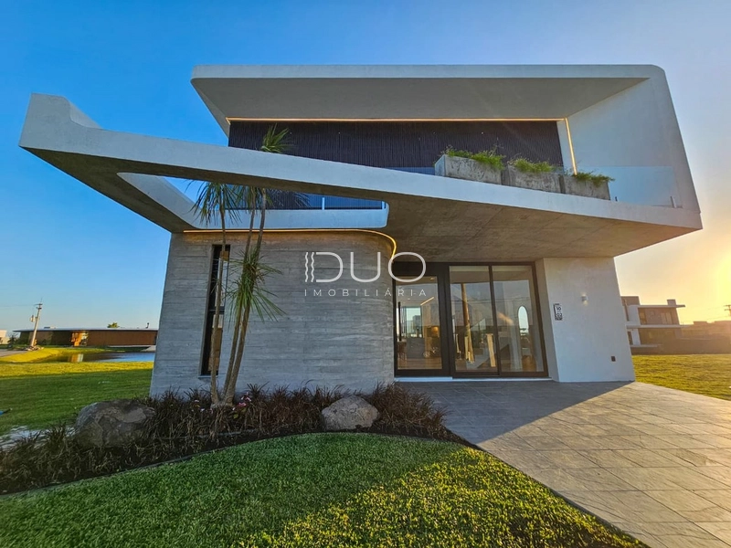 SOBRADO NO CONDOMÍNIO ZEN EM XANGRI-LÁ