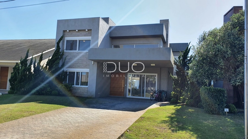 SOBRADO NO CONDOMÍNIO ENSEADA LAGOS EM XANGRI-LÁ: 4ª foto da galeria de imagens do imóvel