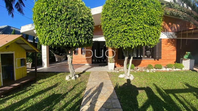 CASA COM 3 DORMITÓRIOS EM XANGRI-LÁ