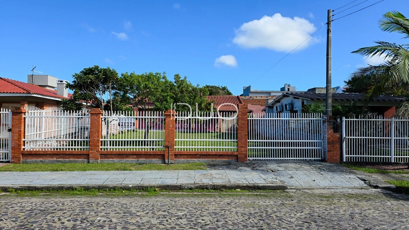 CASA EM XANGRI-LÁ: 3ª foto da galeria de imagens do imóvel