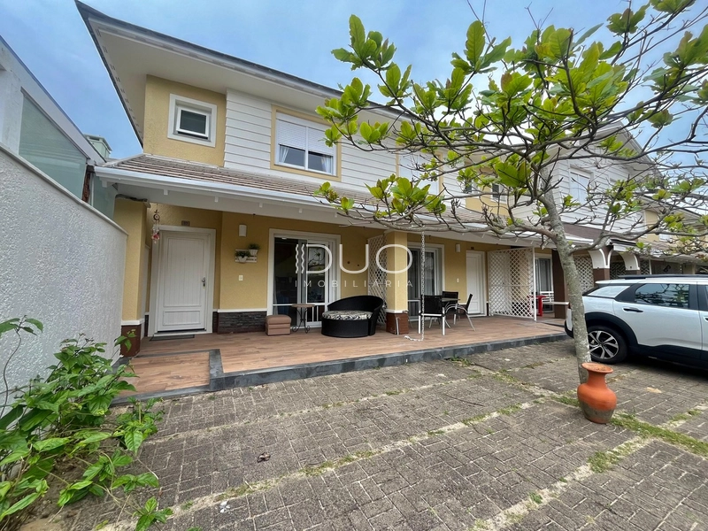 CASA NO CONDOMÍNIO PACIFIC