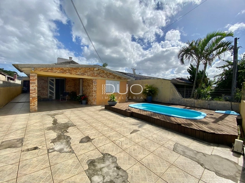 CASA EM XANGRI-LÁ: 2ª foto da galeria de imagens do imóvel