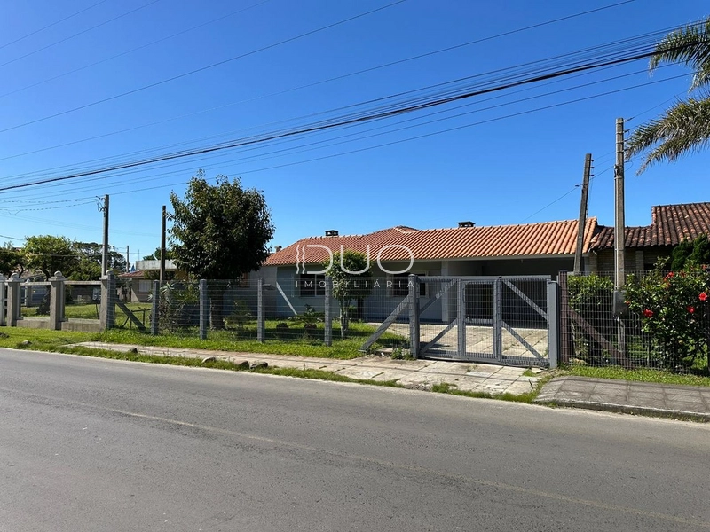 CASA EM XANGRI-LÁ: 2ª foto da galeria de imagens do imóvel