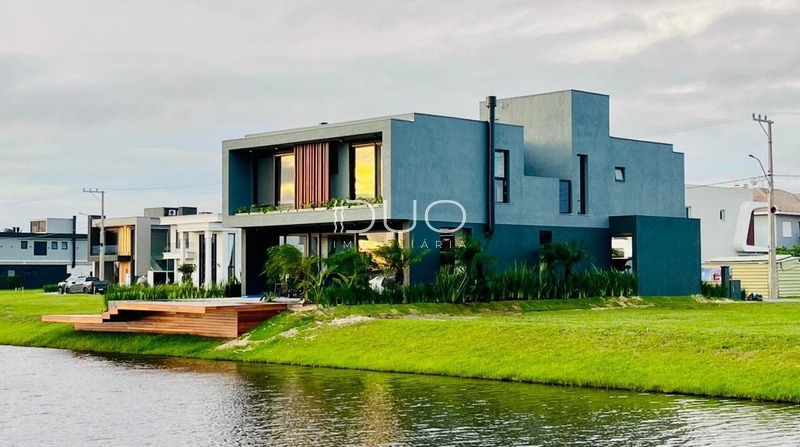 SOBRADO NO CONDOMÍNIO AMARE EM XANGRI-LÁ