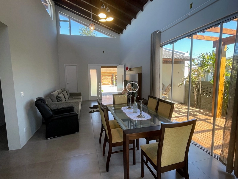 CASA COM 3 SUÍTES NO CENTRO DE XANGRI-LÁ: 8ª foto da galeria de imagens do imóvel