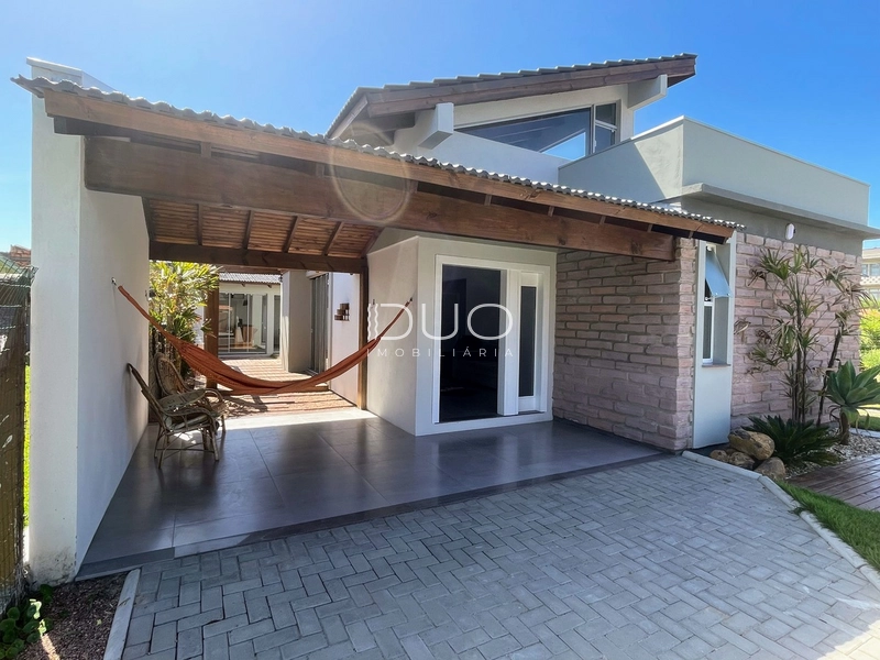 CASA COM 3 SUÍTES NO CENTRO DE XANGRI-LÁ: 3ª foto da galeria de imagens do imóvel