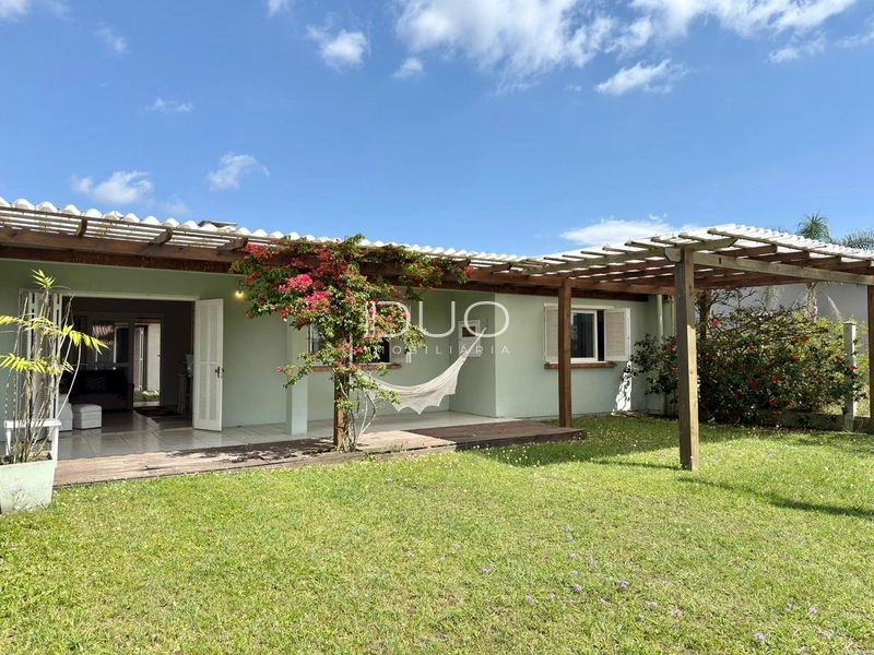 CASA COM 2 DORMITÓRIOS EM XANGRI-LÁ