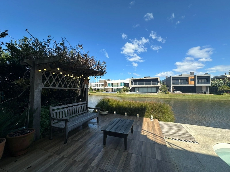 SOBRADO NO CONDOMÍNIO ENSEADA LAGOS EM XANGRI-LÁ: 15ª foto da galeria de imagens do imóvel