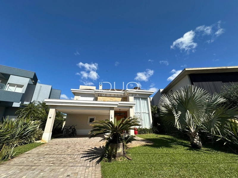 SOBRADO NO CONDOMÍNIO ENSEADA LAGOS EM XANGRI-LÁ