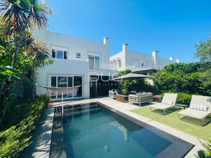 SOBRADO NO CONDOMÍNIO PATEO MARBELLA EM XANGRI-LÁ