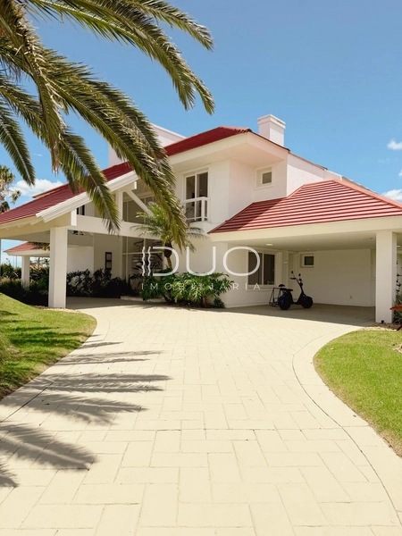 CASA COM 04 SUÍTES NO CONDOMÍNIO GRENN VILLAGE