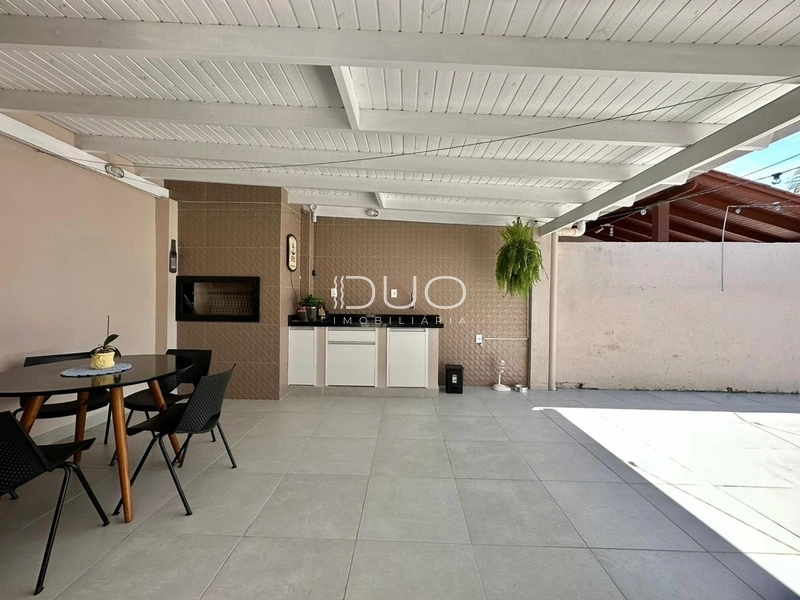 CASA EM XANGRI-LÁ: 5ª foto da galeria de imagens do imóvel