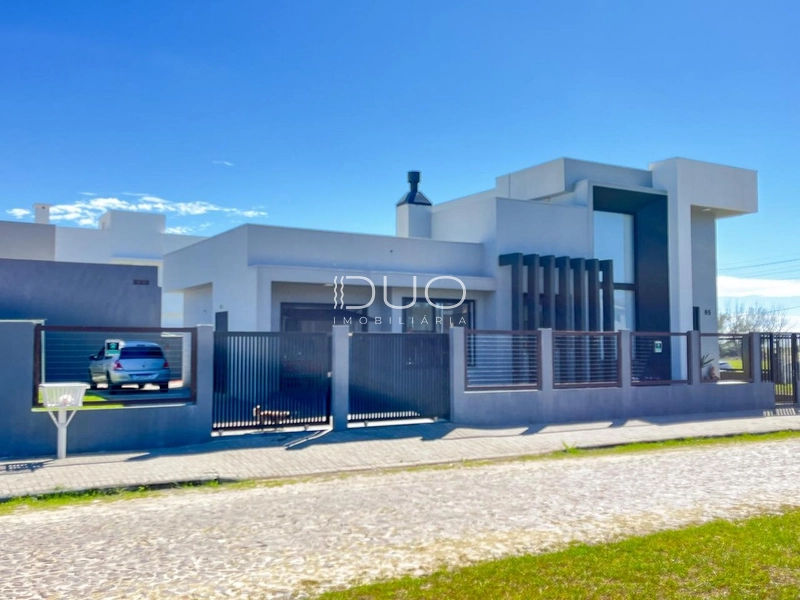 CASA NO ARPOADOR, EM XANGRI-LÁ: 2ª foto da galeria de imagens do imóvel