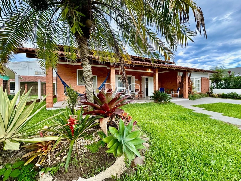 CASA COM 3 DORMITÓRIOS EM XANGRI-LÁ