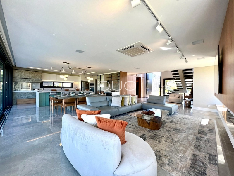 CASA COM 5 DORMITÓRIOS NO CONDOMÍNIO SENSE EM XANGRI-LÁ: 3ª foto da galeria de imagens do imóvel