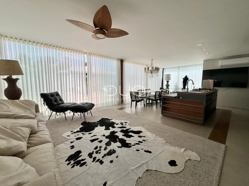 CASA COM 4 DORMITÓRIOS EM XANGRI-LÁ: 3ª foto da galeria de imagens do imóvel