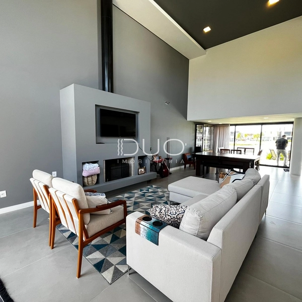 SOBRADO NO CONDOMÍNIO BLUE EM XANGRI-LÁ: 4ª foto da galeria de imagens do imóvel