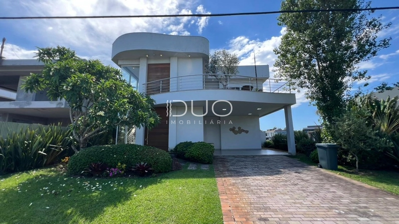 SOBRADO NO CONDOMÍNIO ENSEADA LAGOS EM XANGRI-LÁ