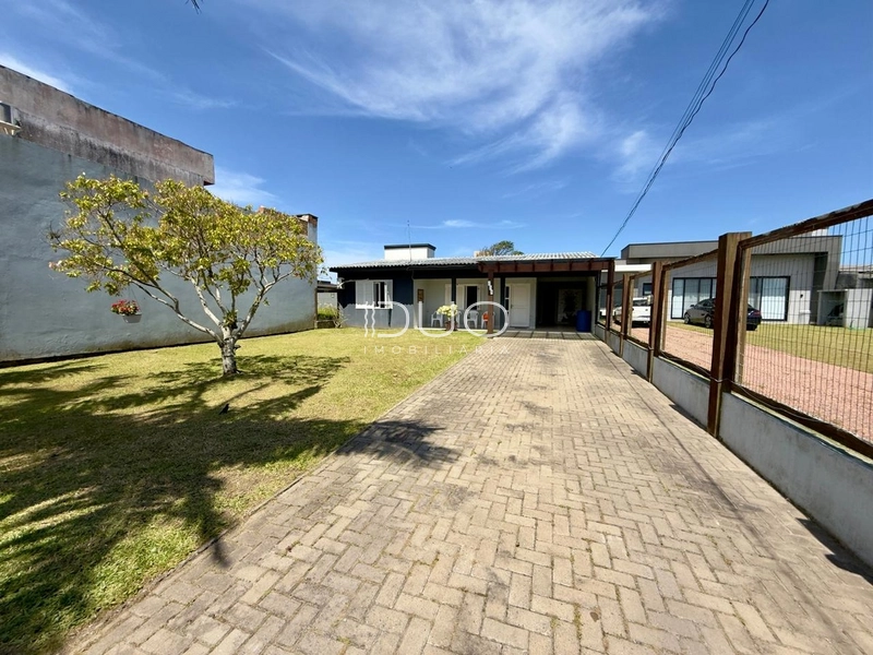 CASA COM 3 DORMITÓRIOS EM XANGRI-LÁ