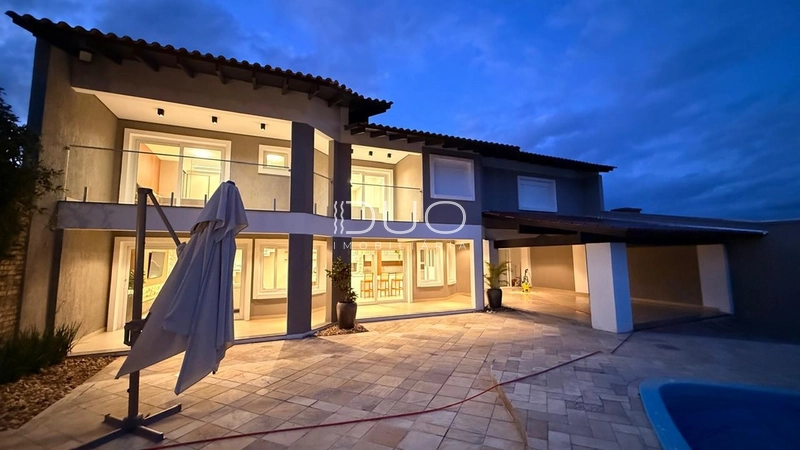 CASA COM 4 DORMITÓRIOS EM XANGRI-LÁ