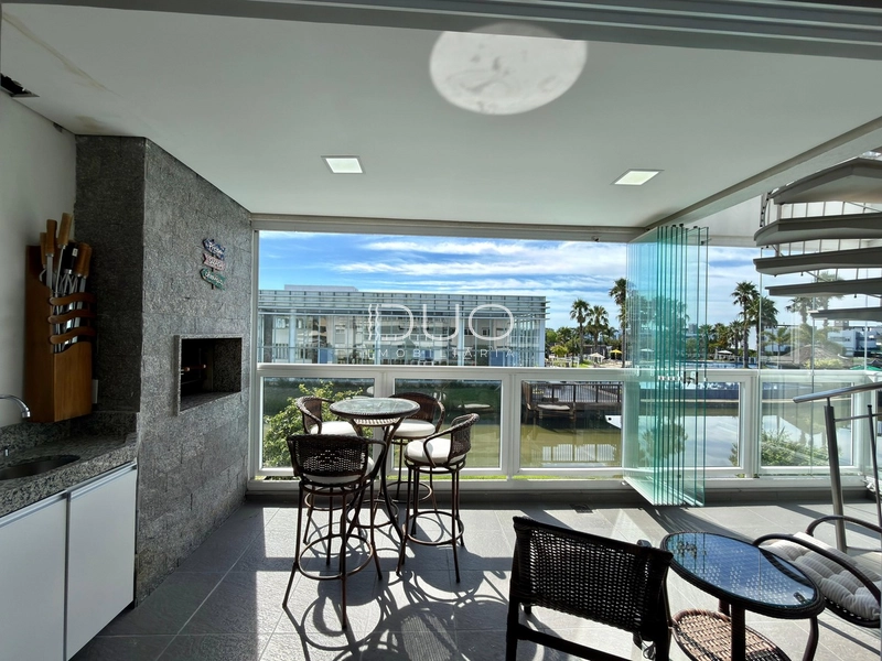 COBERTURA NO CONDOMÍNIO ROSSI ATLÂNTIDA EM XANGRI-LÁ