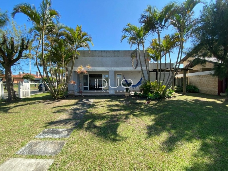 CASA COM 5 DORMITÓRIOS