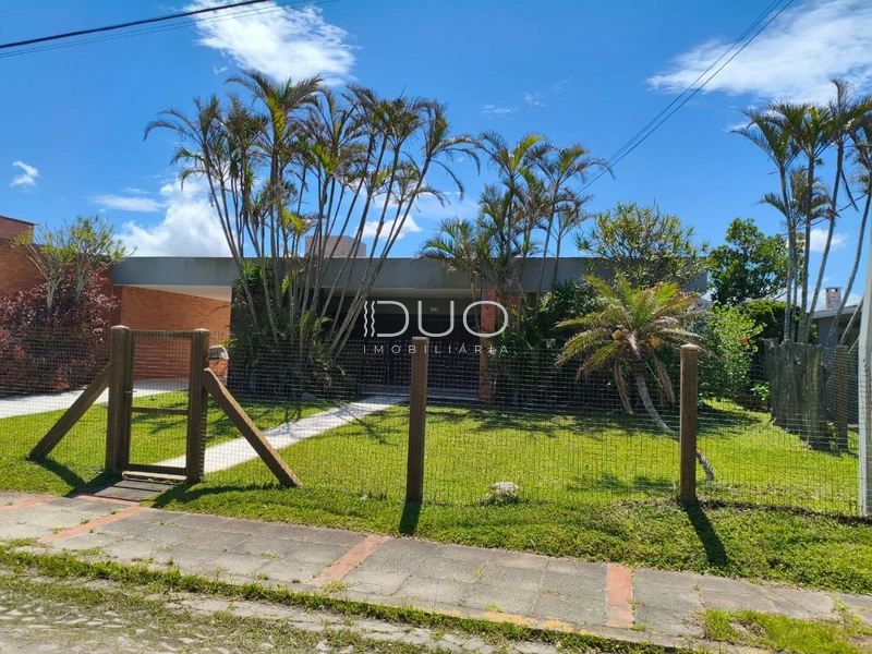 CASA COM 3 DORMITÓRIOS EM XANGRI-LÁ