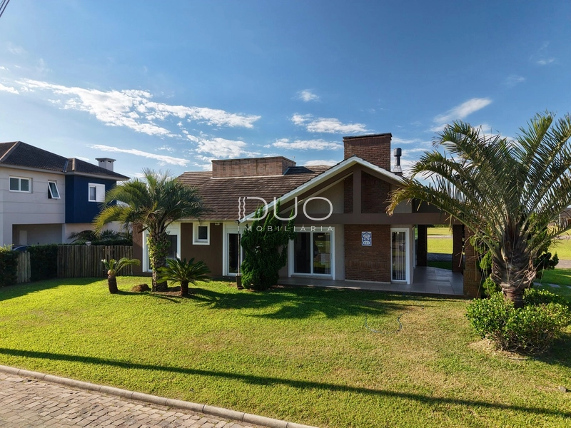 CASA NO CONDOMÍNIO LAGOA DO PASSO EM ATLÂNTIDA SUL