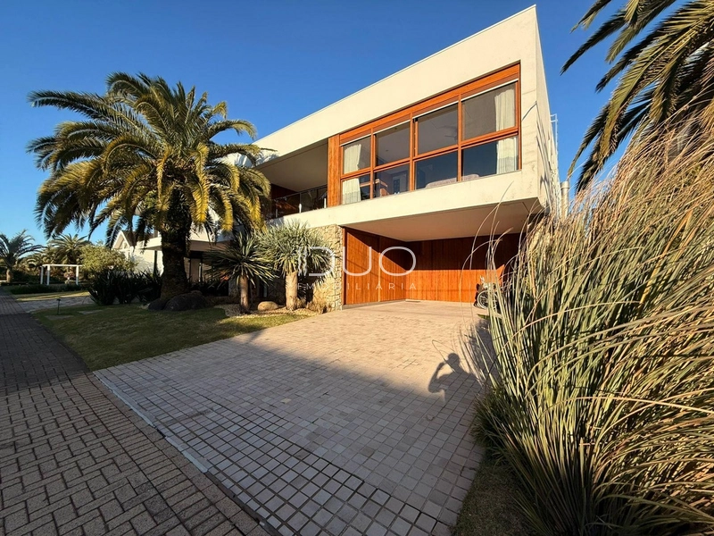 CASA COM 5 DORMITÓRIOS NO CONDOMIÍNIO MARINA PARK