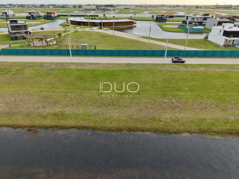 TERRENO NO CONDOMÍNIO WAVE EM XANGRI-LÁ: 3ª foto da galeria de imagens do imóvel