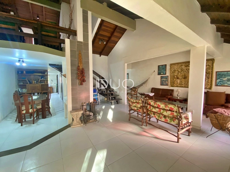 CASA COM 4 DORMITÓRIOS EM XANGRI-LA: 2ª foto da galeria de imagens do imóvel