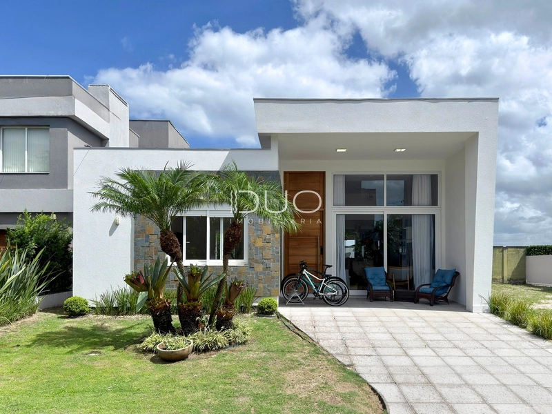 CASA COM 3 DORMITÓRIOS NO CONDOMÍNIO LAS PALMAS