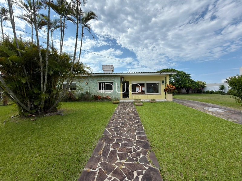 CASA COM 03 DORMITÓRIOS EM DOIS TERRENOS EM ATLANTIDA - XANGRIL-A: 1ª foto da galeria de imagens do imóvel