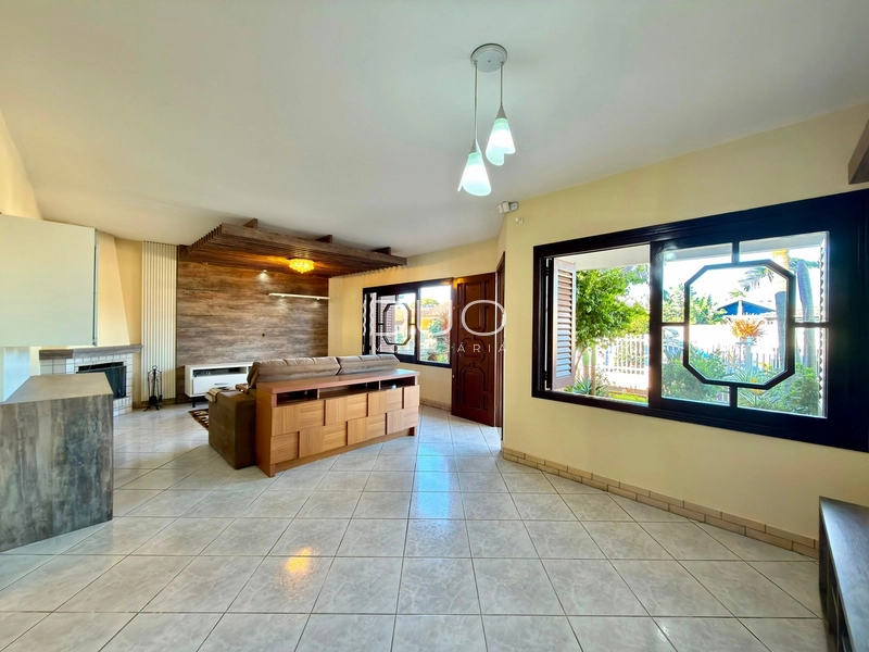CASA EM XANGRI-LÁ: 2ª foto da galeria de imagens do imóvel