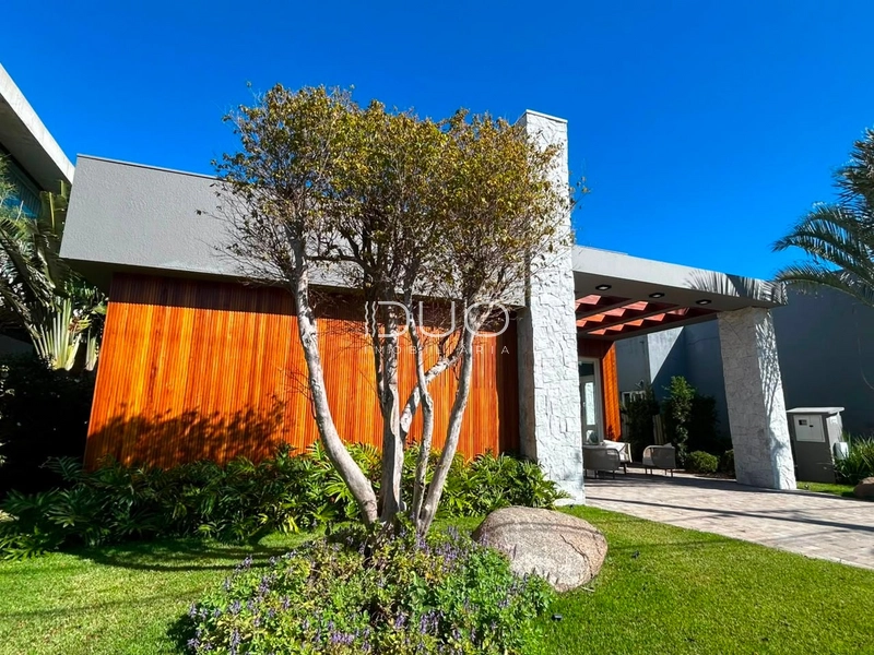 CASA COM 04 SUÍTES NO CONDOMÍNIO ENSEADA EM XANGRI-LÁ: 3ª foto da galeria de imagens do imóvel