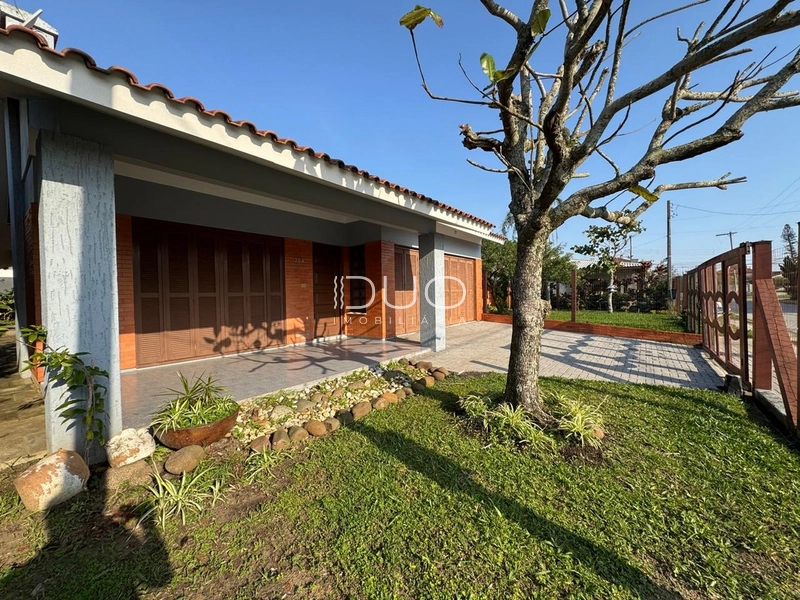CASA COM 03 DORMITÓRIOS EM XANGRI-LÁ: 2ª foto da galeria de imagens do imóvel