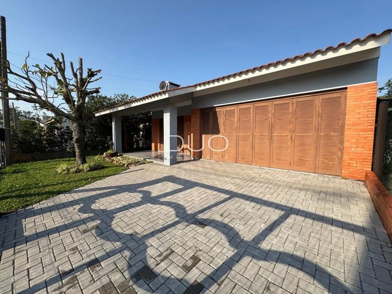 CASA COM 03 DORMITÓRIOS EM XANGRI-LÁ