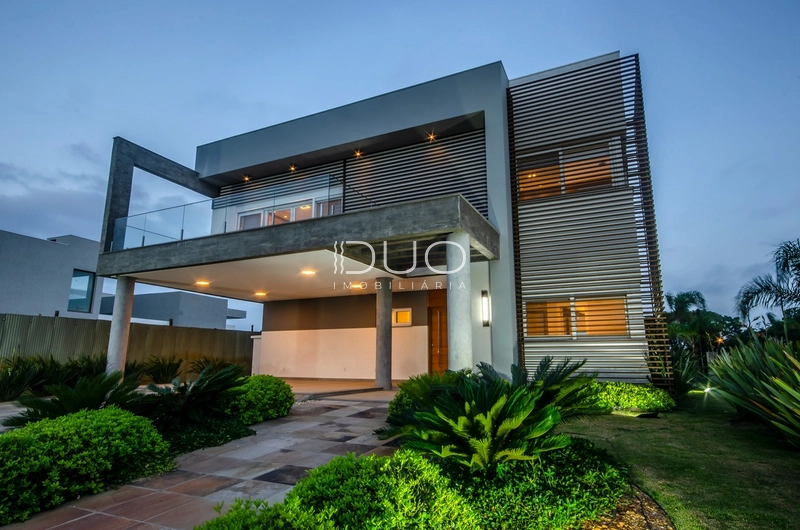 SOBRADO NO CONDOMÍNIO CAPÃO ILHAS RESORT