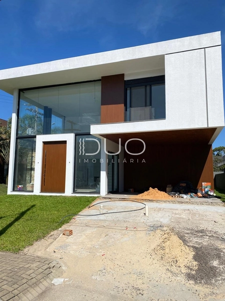 CASA NO CONDOMÍNIO VELAS DA MARINA EM CAPÃO DA CANOA