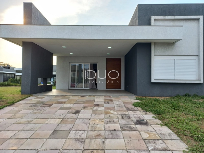 CASA NO CONDOMÍNIO VELAS DA MARINA EM CAPÃO DA CANOA