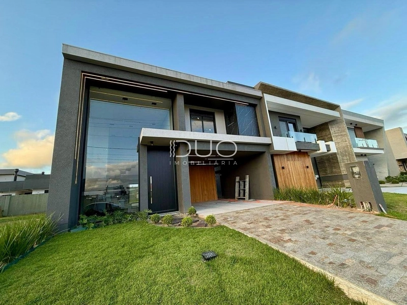 SOBRADO NO CONDOMÍNIO SUNSET EM XANGRI-LÁ