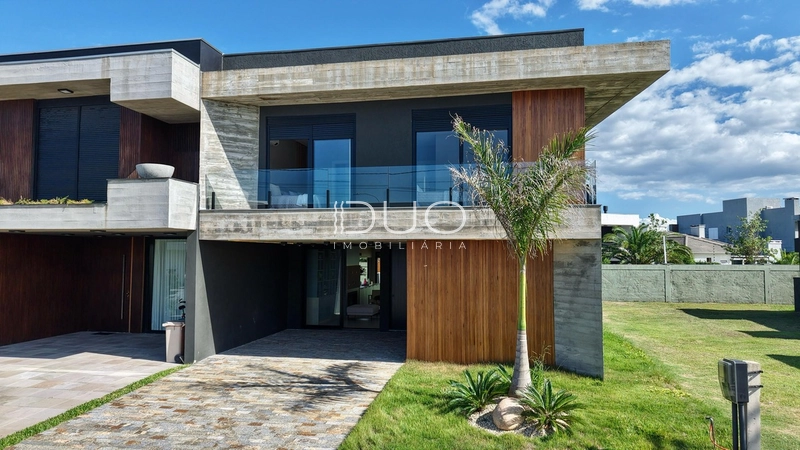 SOBRADO NO CONDOMÍNIO SUNSET EM XANGRI-LÁ