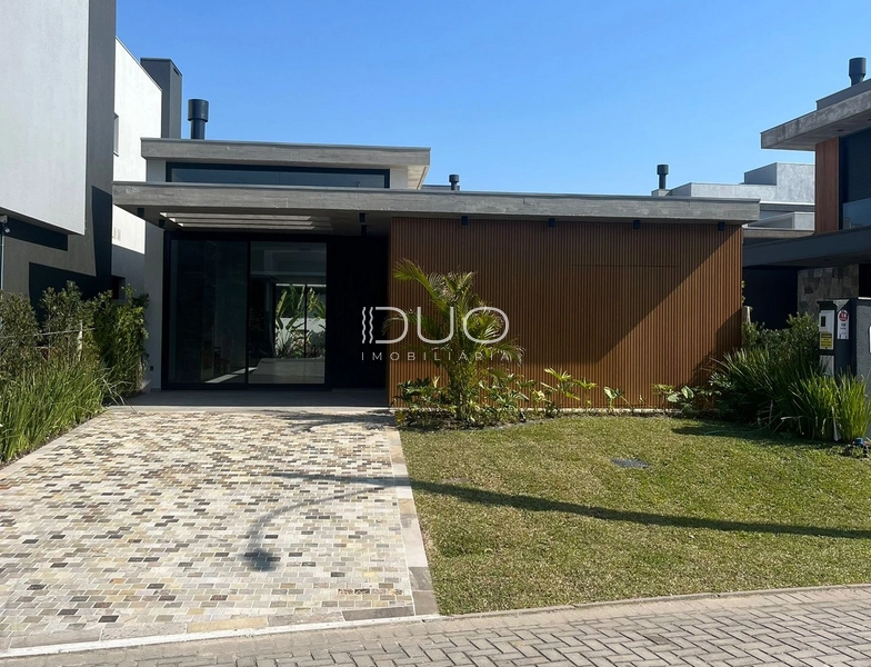 CASA COM 4 DORMITÓRIOS NO CONDOMÍNIO SUNSET EM XANGRI-LÁ