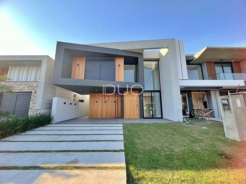 SOBRADO NO CONDOMÍNIO SUNSET EM XANGRI-LÁ