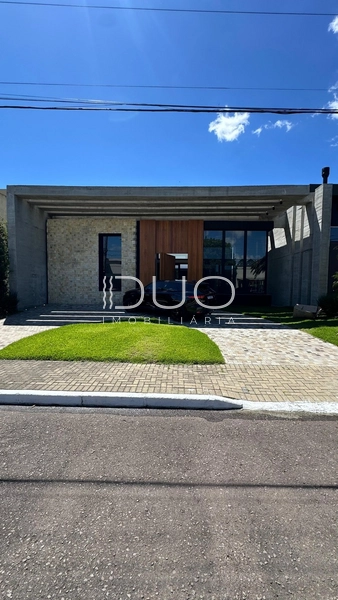 CASA NO CONDOMÍNIO VELAS DA MARINA EM CAPÃO DA CANOA