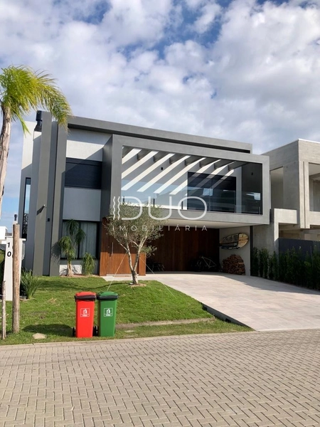 CASA NO CONDOMÍNIO SUNSET EM XANGRI-LÁ