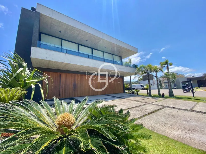 CASA COM 4 DORMITÓRIOS NO CONDOMÍNIO DUBAI